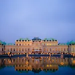 Luxe View Schoenbrunn Suite